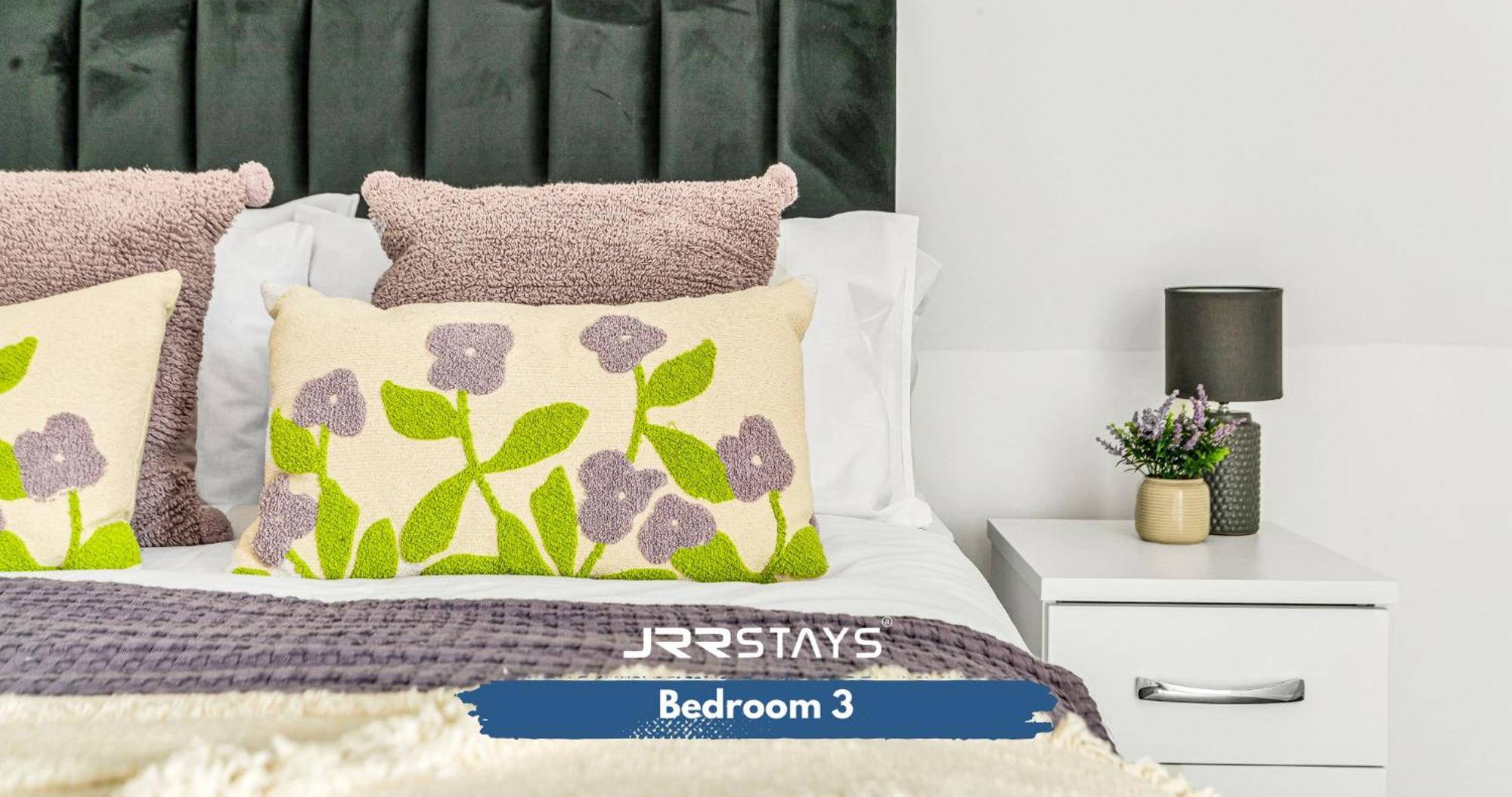 Jrr 3bed Sleeps 8- Coventry/antsy M6-j2 Cv7 *