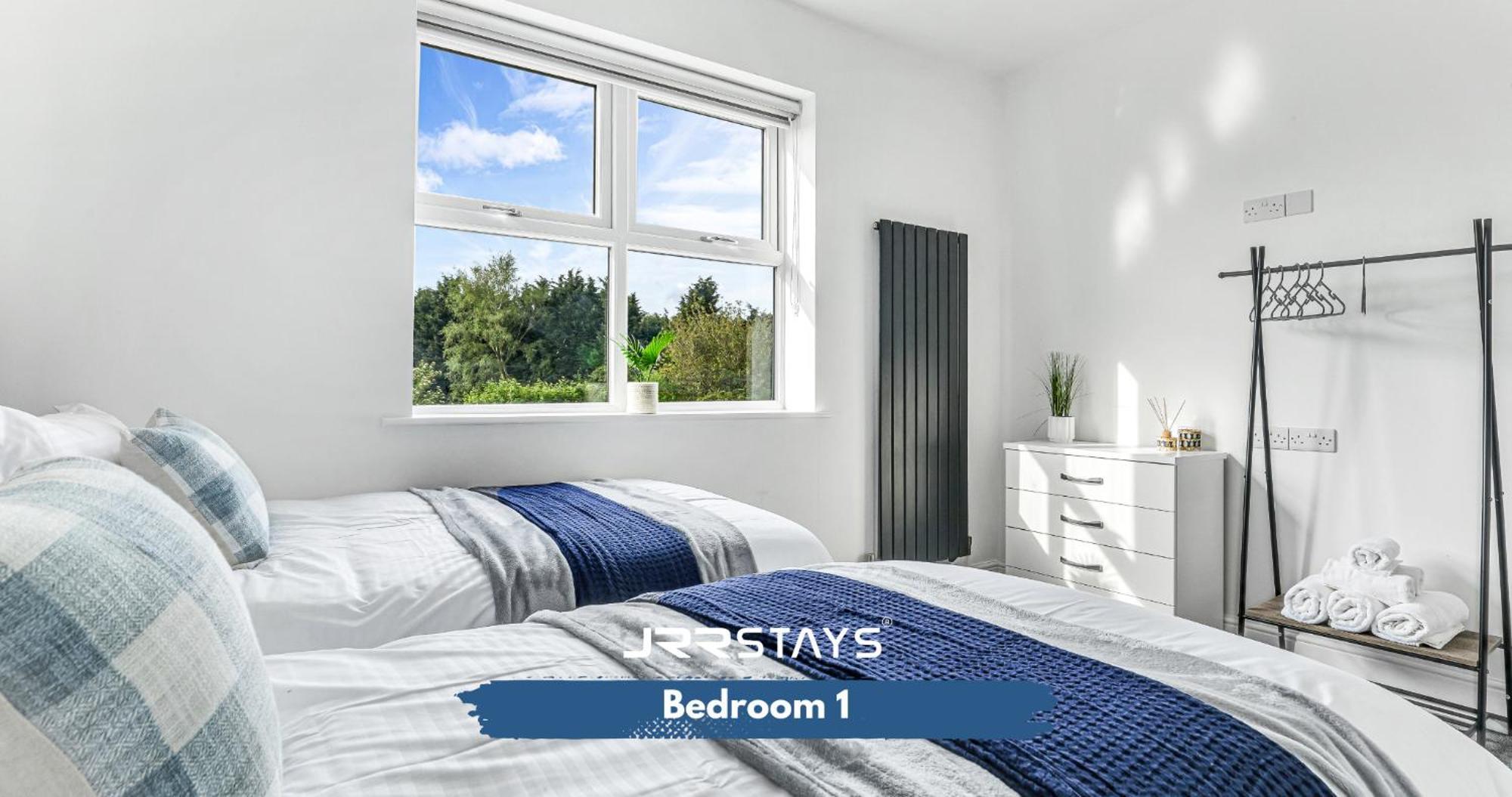 Jrr 3bed Sleeps 8- Coventry/antsy M6-j2 Cv7 *