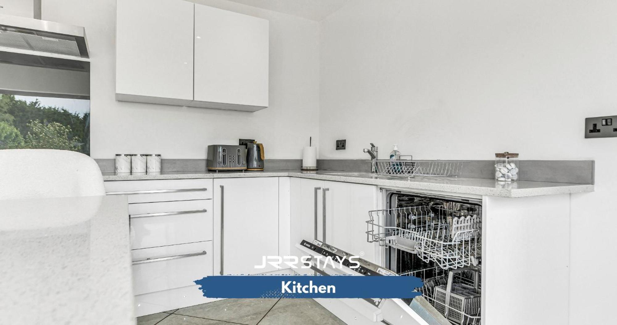 Jrr 3bed Sleeps 8- Coventry/antsy M6-j2 Cv7 *
