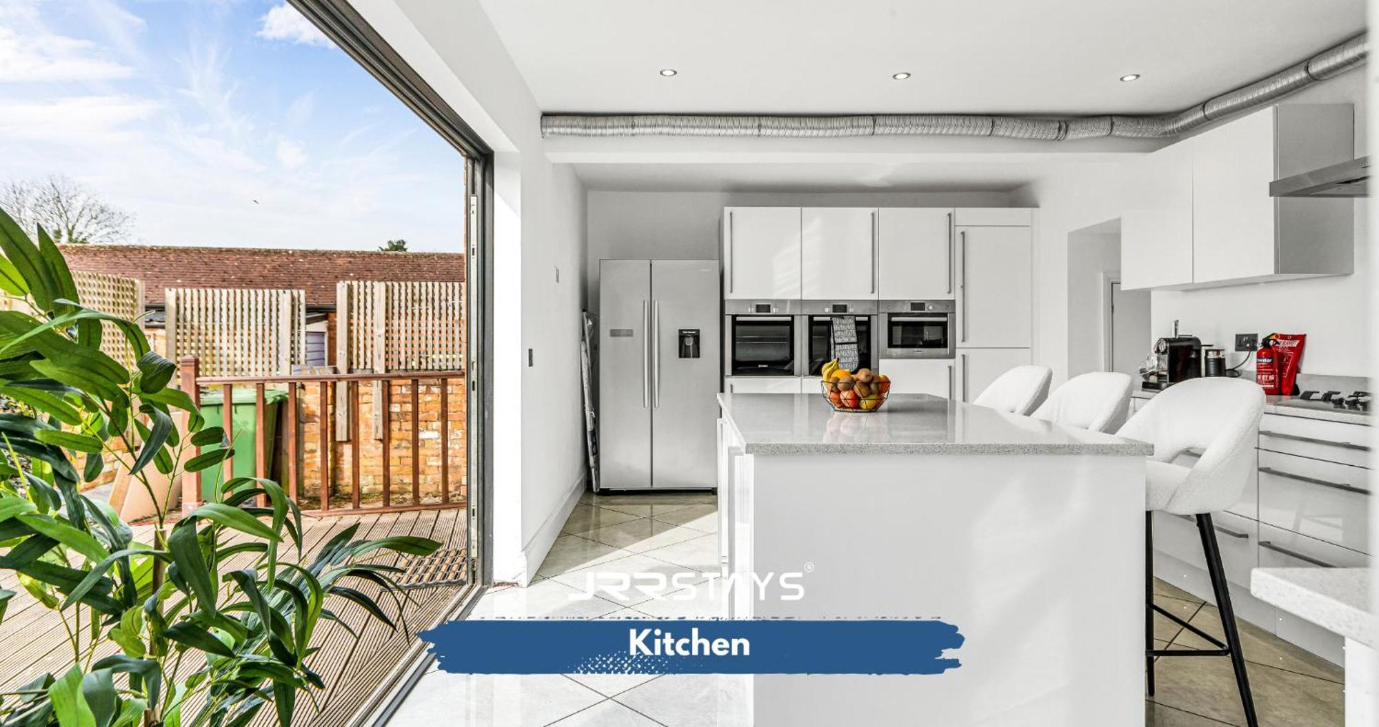 Jrr 3bed Sleeps 8- Coventry/antsy M6-j2 Cv7 *